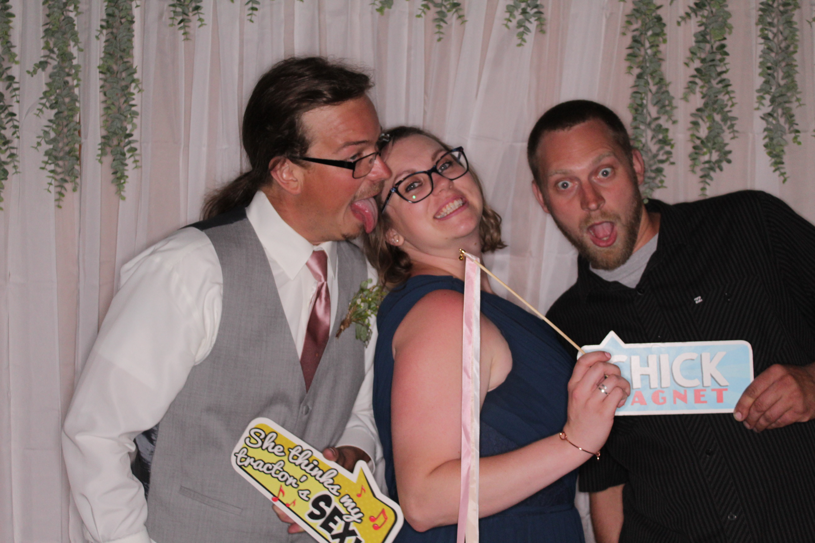 Carson and Harlie's Wedding | View more photos from the event at gallery.photoboothbillings.com/u/PhotoBoothBillings/Carson-and-Harlies-Wedding